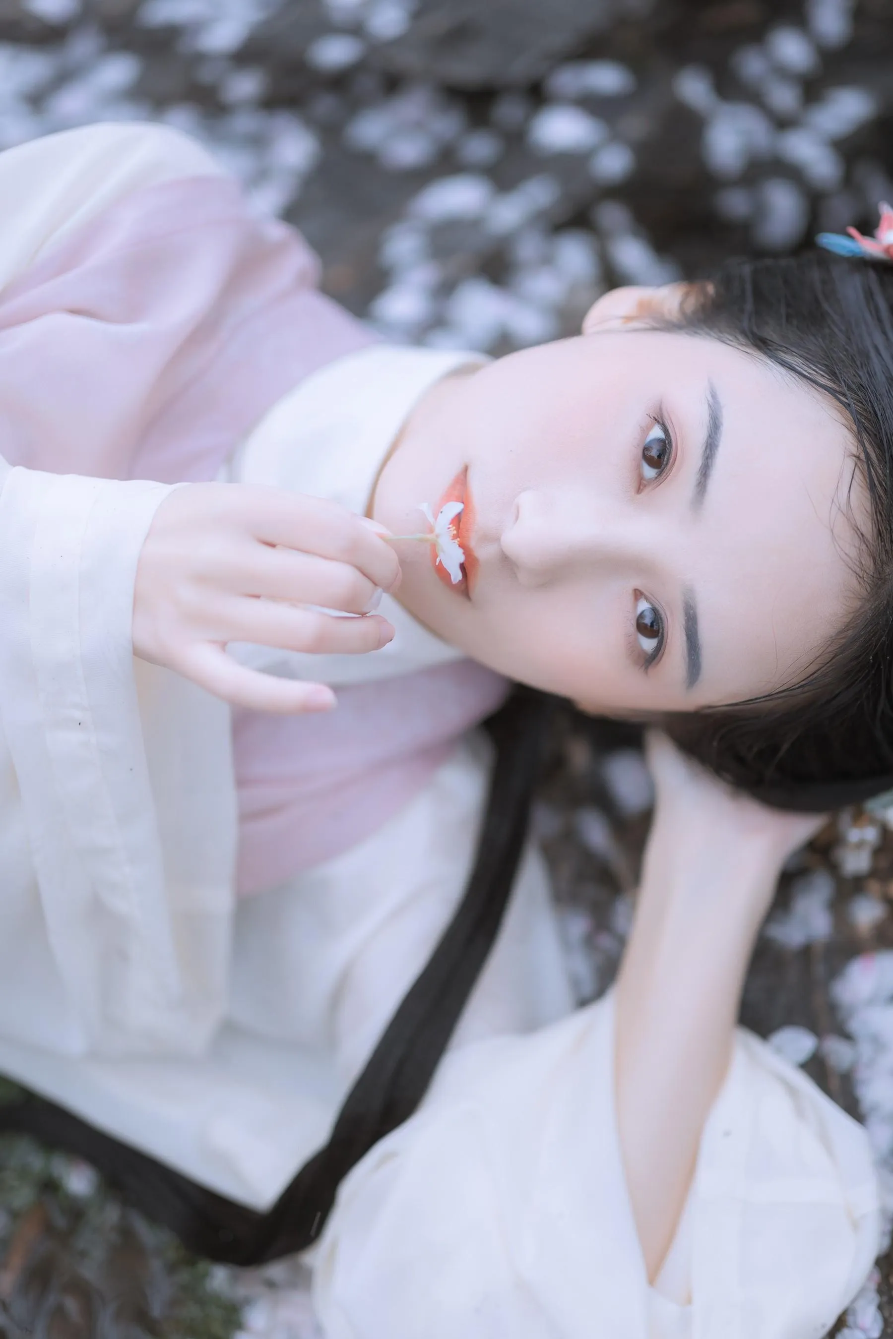[艺图语] 2022.05.25 雨樱花 眸小妖 [46P]插图6